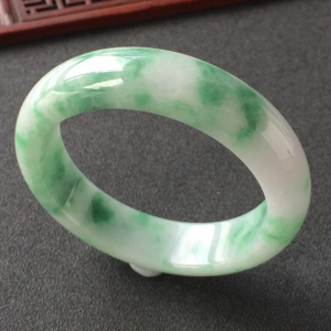 (超值推荐)糯冰种飘花手镯(57.1mm)