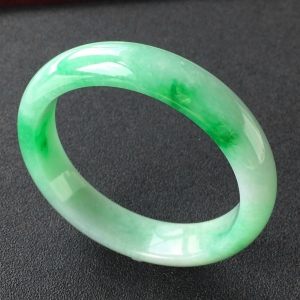 (超值推荐)糯冰种飘翠手镯(57.4mm)