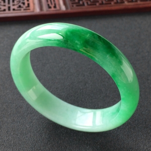 (超值推荐)糯冰种飘翠手镯(56.8mm)