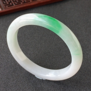 (超值推荐)糯冰种飘翠手镯(53.6mm)