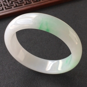(超值推荐)糯冰种飘翠手镯(52.8mm)