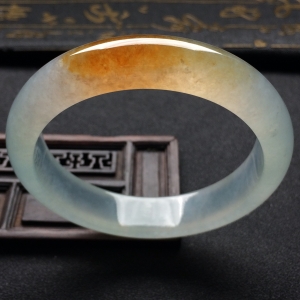 （超值推荐）冰种淡晴水带黄翡手镯（57.2mm）