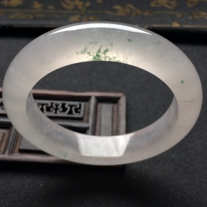 （超值推荐）冰种略飘花手镯（56.1mm）