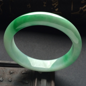（超值推荐）糯冰种飘翠手镯（53mm）