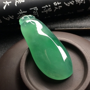 （超值推荐）冰种晴水略飘翠 福瓜挂件