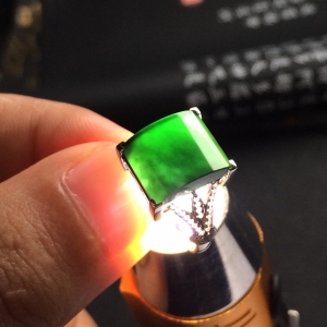 （超值推荐）冰种墨翠镶白金钻石戒指