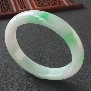 (超值推荐)糯冰种飘翠手镯(55.7mm)