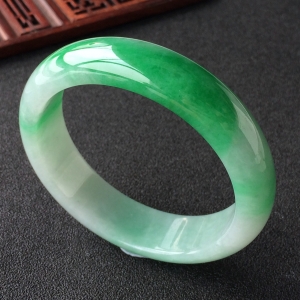 (超值推荐)糯冰种飘翠手镯(56.4mm)