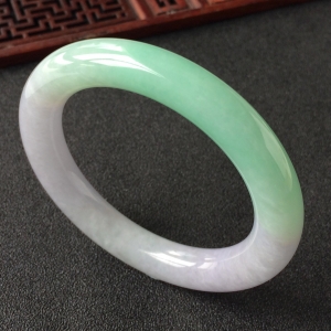 (超值推荐)糯冰种春带彩圆条手镯(53.5mm)