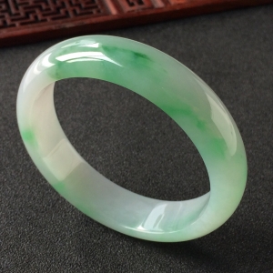 (超值推荐)糯冰种飘翠手镯(55.8mm)