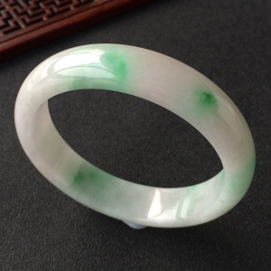 (超值推荐)糯冰种飘翠手镯(58.7mm)
