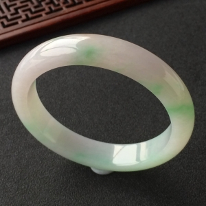 (超值推荐)糯冰种飘翠手镯(55.7mm)