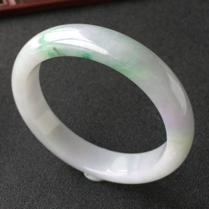 (超值推荐)糯冰种淡春带彩手镯(55.3mm)