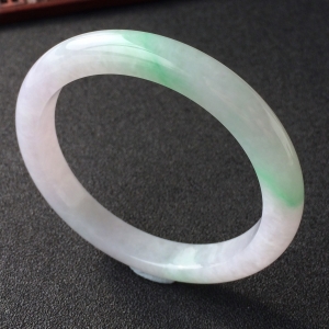 (超值推荐)糯冰种淡春带彩手镯(58.6mm)