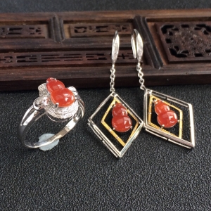 (超值推荐)糯冰种红翡镶彩金钻石葫芦戒指/耳坠(一套)