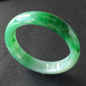 (超值推荐)糯冰种飘翠手镯(57.4mm)