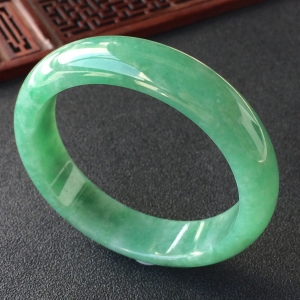 (超值推荐)糯冰种豆色手镯(55.8mm)