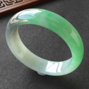 (超值推荐)糯冰种飘翠带墨色手镯(54.4mm)