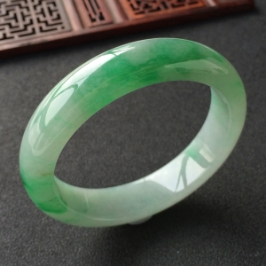 (超值推荐)糯冰种飘翠手镯(57.4mm)