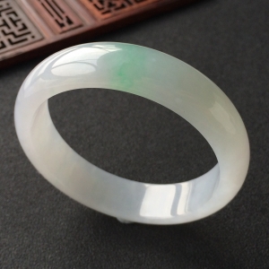 (超值推荐)糯冰种飘翠手镯(58.6mm)
