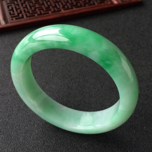 (超值推荐)糯冰种飘翠手镯(59mm)