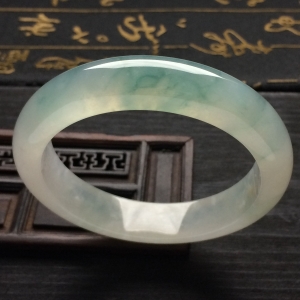 （超值推荐）冰种略飘花手镯（56.6mm）