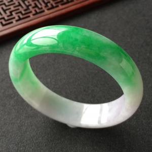 (超值推荐)糯冰种淡春带彩手镯(55.5mm)