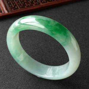 (超值推荐)糯冰种飘翠手镯(57.3mm)