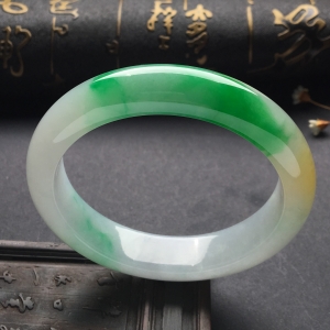 （超值推荐）糯冰种黄加绿手镯（56.7mm）