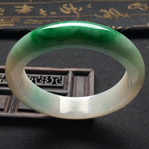 （超值推荐）糯冰种飘翠手镯（59mm）