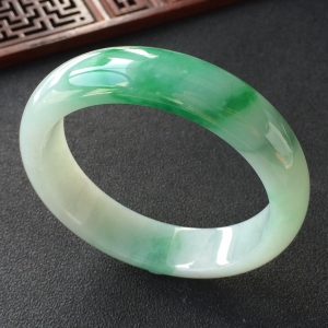(超值推荐)糯冰种飘翠手镯(56.7mm)