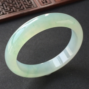 (超值推荐)糯冰种晴水略飘花手镯(57mm)
