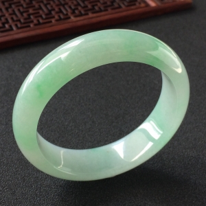 (超值推荐)糯冰种飘翠手镯(56mm)