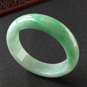 (超值推荐)糯冰种飘翠手镯(55.5mm)