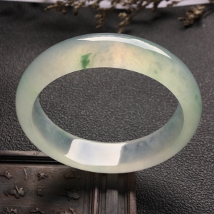 （超值推荐）冰种略飘花手镯（58.3mm）