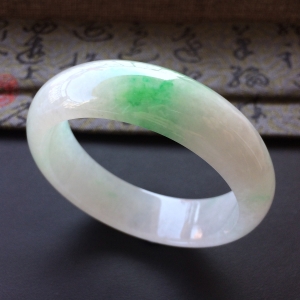 (超值推荐)糯冰种飘翠手镯(57.5mm)