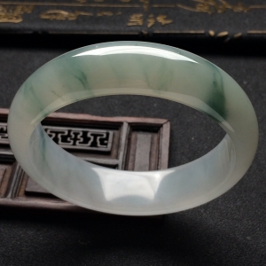 （超值推荐）糯冰种飘花手镯（59mm）