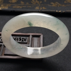 （超值推荐）冰种飘花手镯（55mm）