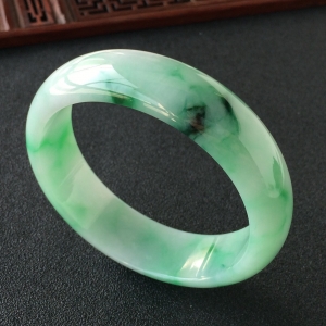(超值推荐)糯冰种飘翠手镯(57.5mm)