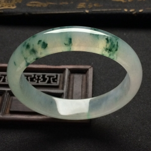 （超值推荐）冰种飘花手镯（56.2mm）