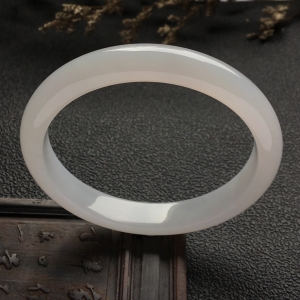 （超值推荐）糯冰种淡晴水手镯（56.3mm）