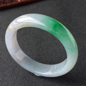 (超值推荐)糯冰种春带彩手镯(54mm)