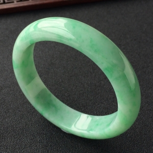 (超值推荐)糯冰种飘翠手镯(55.6mm)