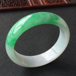 (超值推荐)糯冰种飘翠手镯(59.1mm)