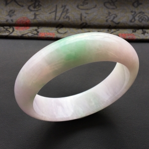 (超值推荐)糯冰种淡春带彩手镯(54.8mm)