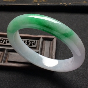 （超值推荐）糯冰种飘翠手镯（57mm）