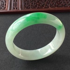 (超值推荐)糯冰种飘翠手镯(56.1mm)
