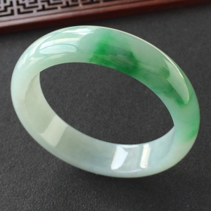 (超值推荐)糯冰种飘翠手镯(57mm)