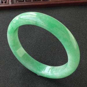 (超值推荐)糯冰种飘翠手镯(55.6mm)