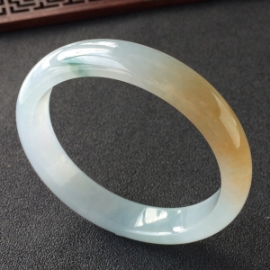 (超值推荐)糯冰种黄翡略飘花手镯(57.2mm)
